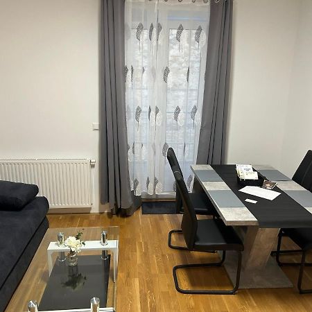 Paky Appartements 00322 Bruck an der Leitha Bagian luar foto