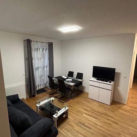 Paky Appartements 00322 Bruck an der Leitha Bagian luar foto
