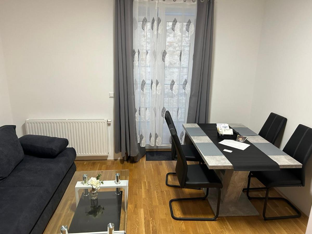 Paky Appartements 00322 Bruck an der Leitha Bagian luar foto