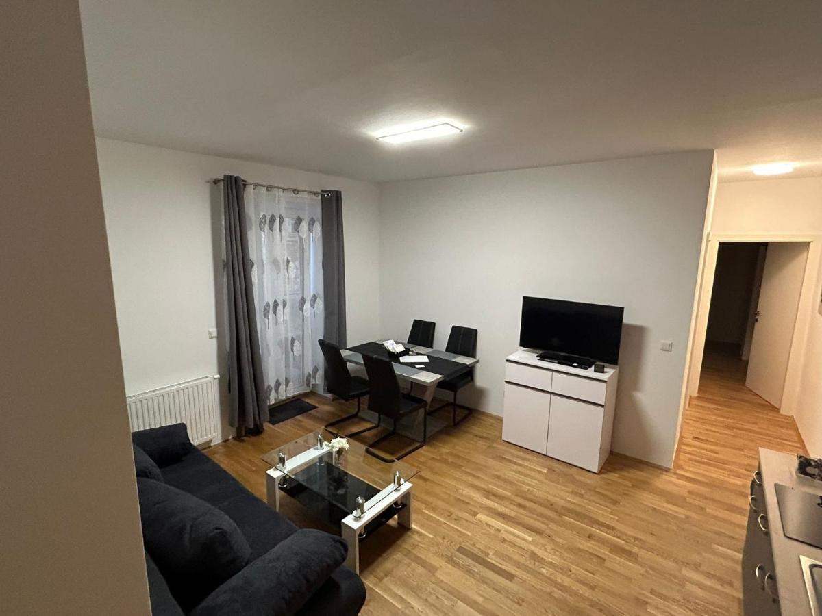 Paky Appartements 00322 Bruck an der Leitha Bagian luar foto