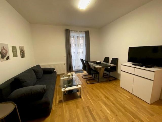 Paky Appartements 00322 Bruck an der Leitha Bagian luar foto